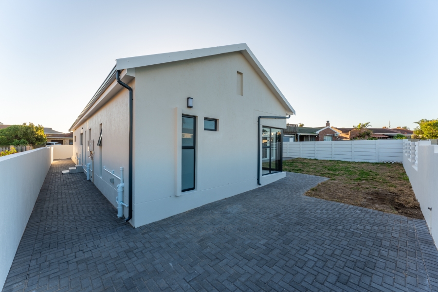 3 Bedroom Property for Sale in Wavecrest Eastern Cape